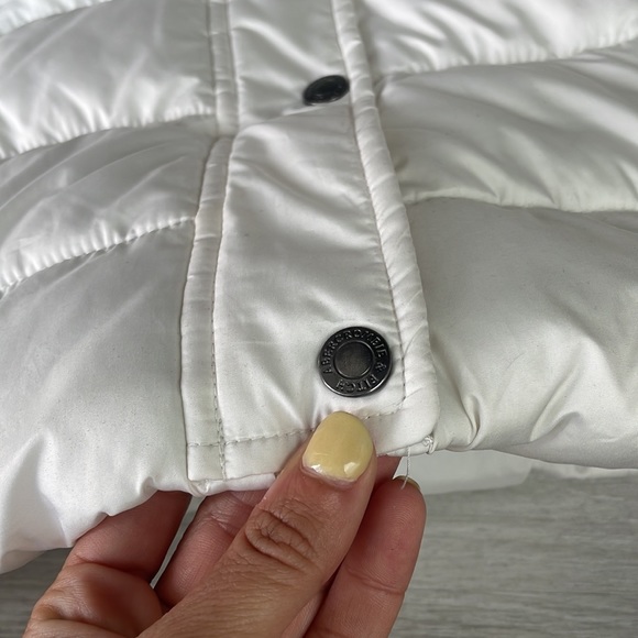 Abercrombie and Fitch medium white vest - Picture 2 of 8